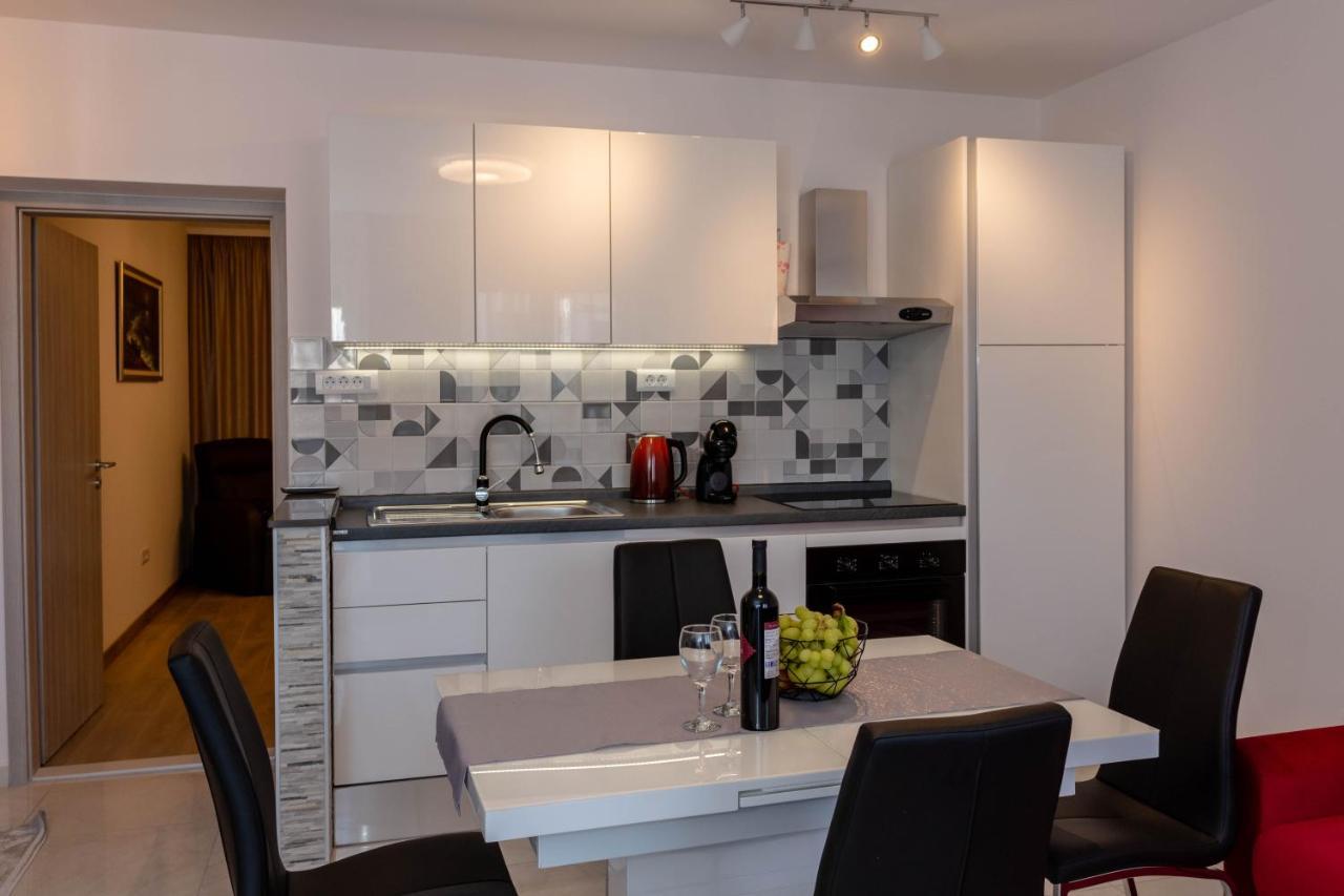 Star Apartment *